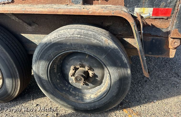 image for item EN2527 2015 DCT dump trailer