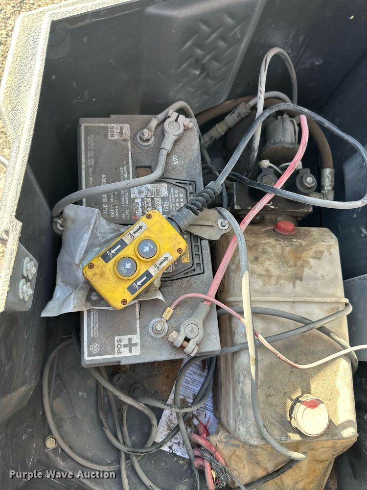 image for item EN2533 2016 DCT dump trailer