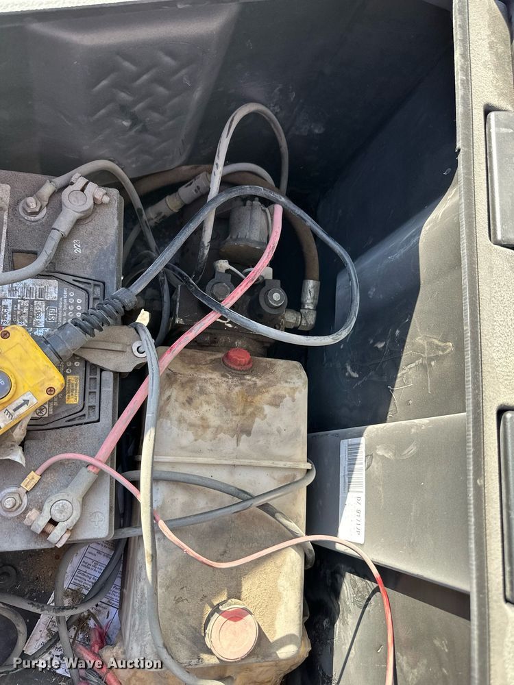 image for item EN2533 2016 DCT dump trailer