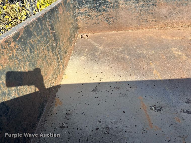 image for item EN2533 2016 DCT dump trailer