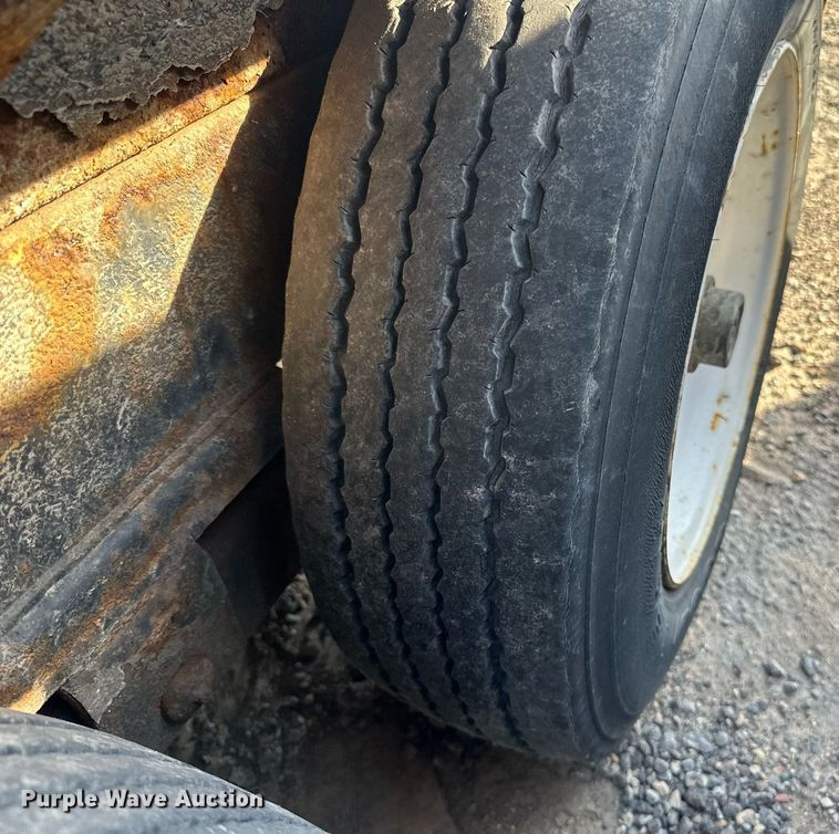 image for item EN2533 2016 DCT dump trailer