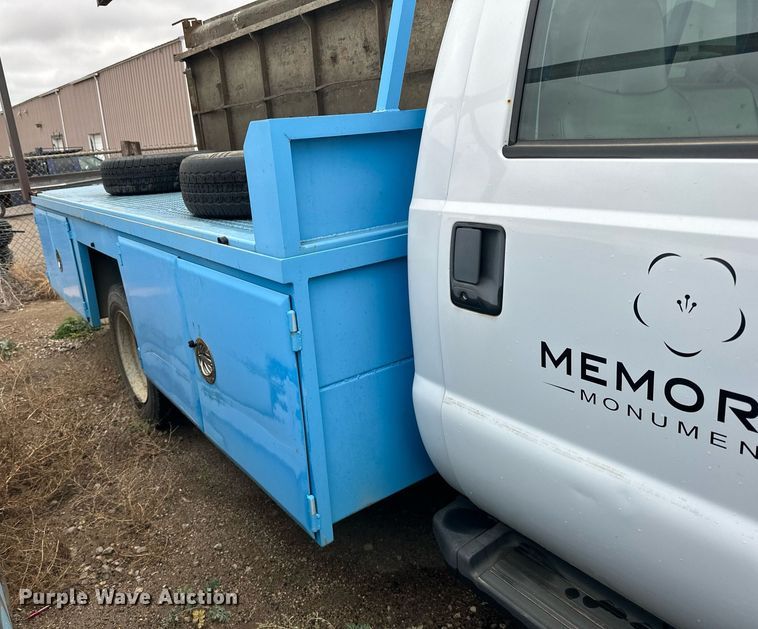 image for item EN2539 2008 Ford F550 Super Duty XL flatbed truck