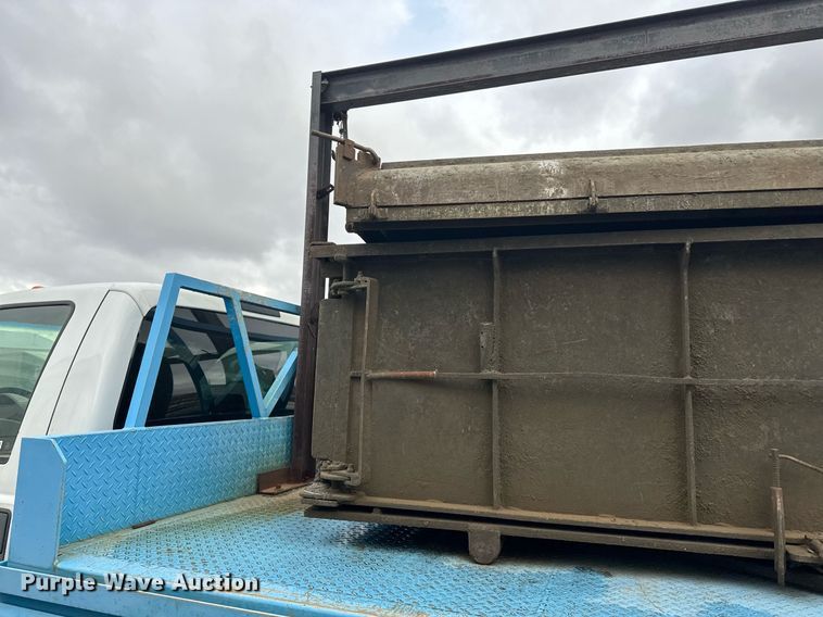 image for item EN2539 2008 Ford F550 Super Duty XL flatbed truck