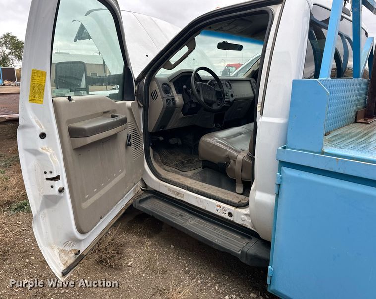 image for item EN2539 2008 Ford F550 Super Duty XL flatbed truck