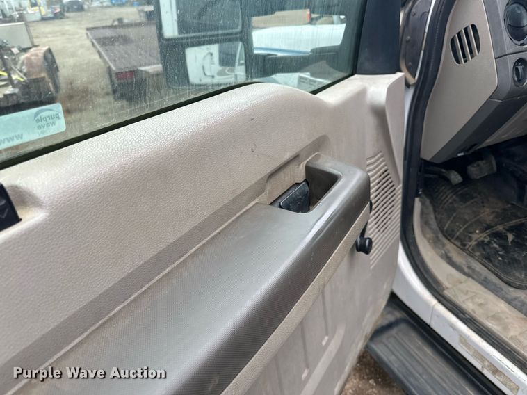 image for item EN2539 2008 Ford F550 Super Duty XL flatbed truck