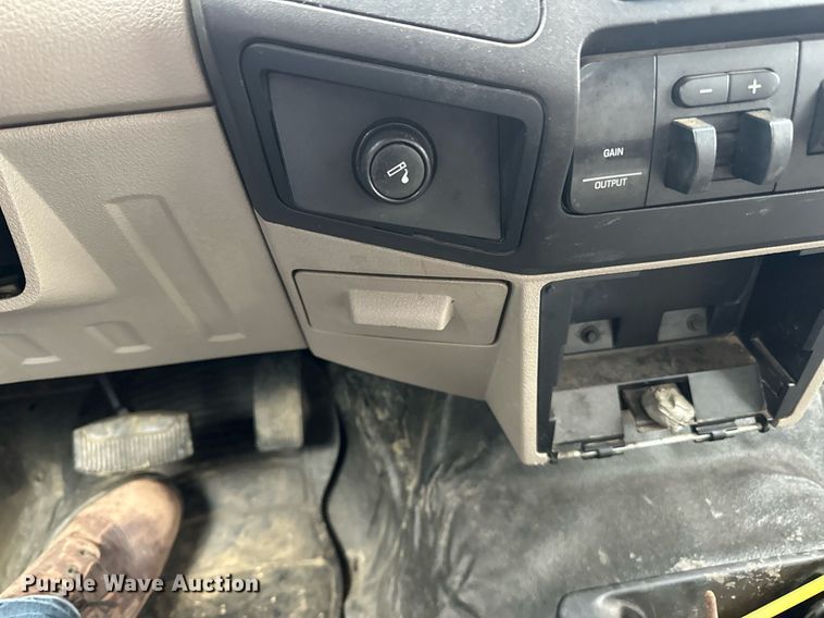 image for item EN2539 2008 Ford F550 Super Duty XL flatbed truck