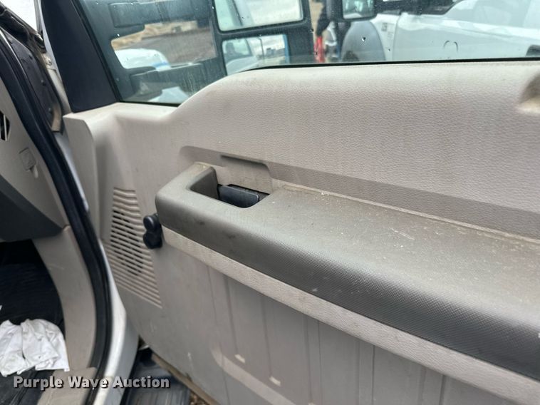 image for item EN2539 2008 Ford F550 Super Duty XL flatbed truck