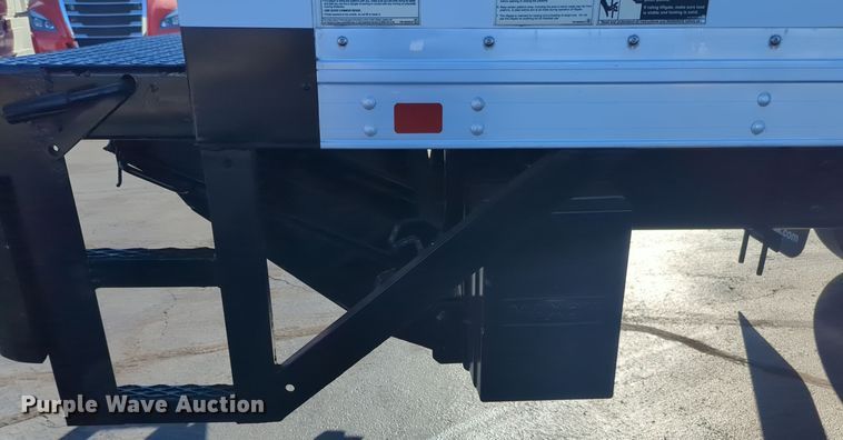 image for item EQ2382 2015 Ford F650 box truck