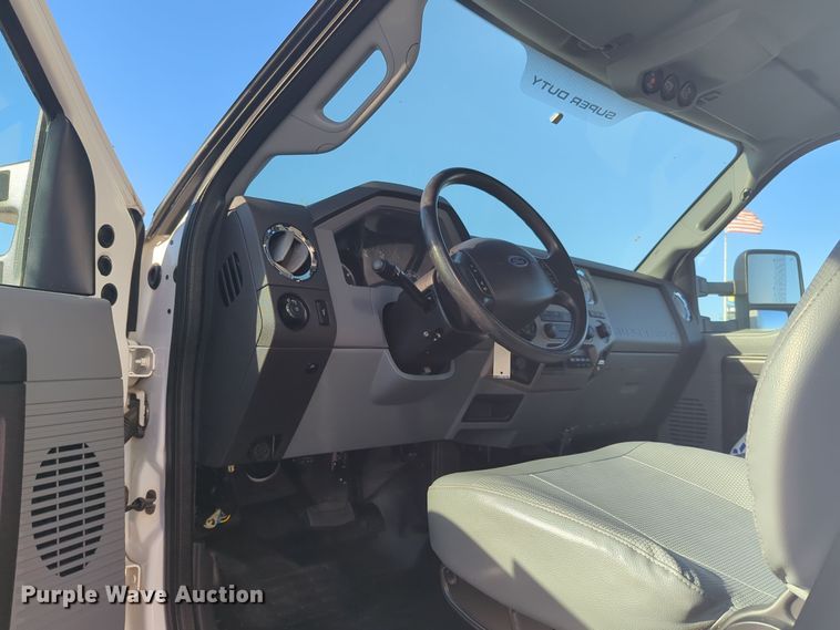 image for item EQ2382 2015 Ford F650 box truck