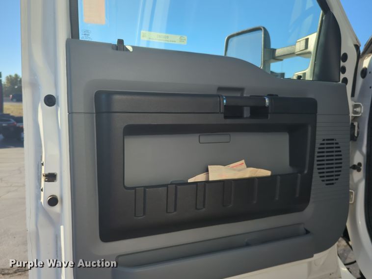 image for item EQ2382 2015 Ford F650 box truck