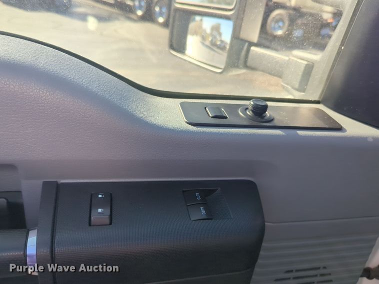 image for item EQ2382 2015 Ford F650 box truck