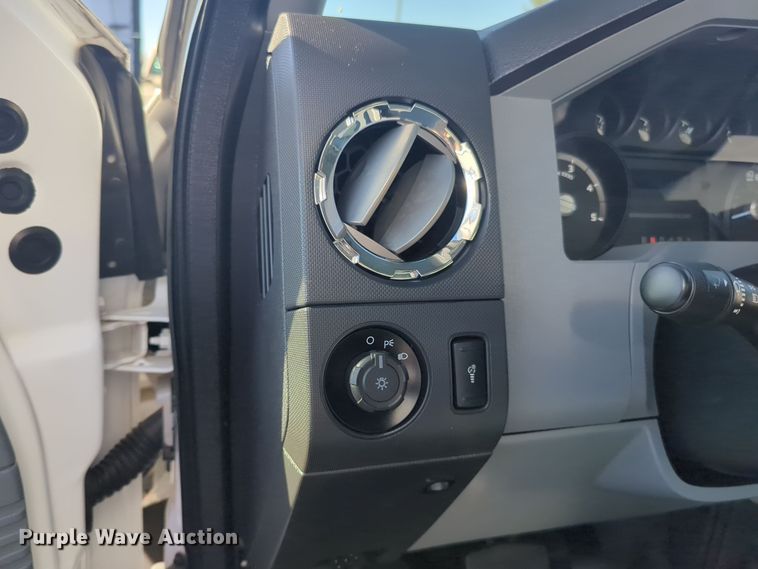 image for item EQ2382 2015 Ford F650 box truck