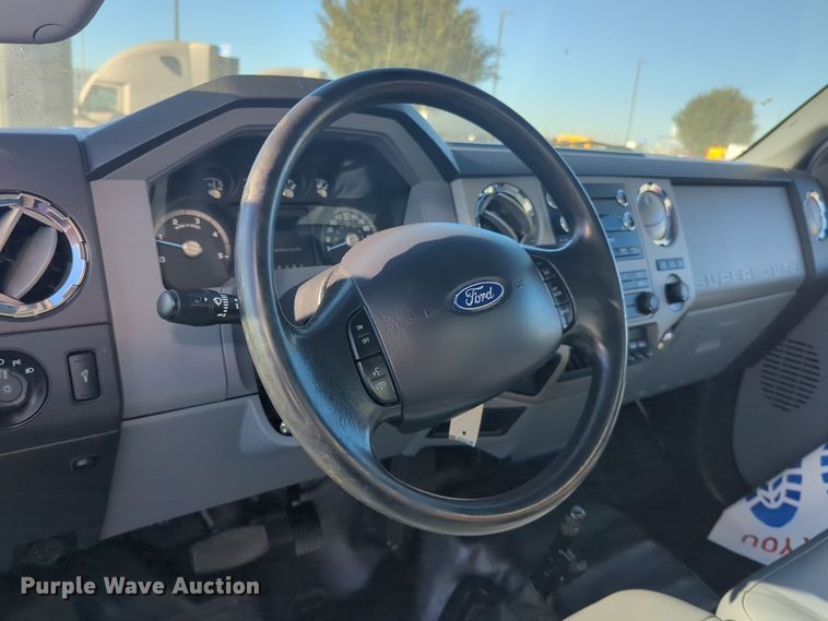 image for item EQ2382 2015 Ford F650 box truck