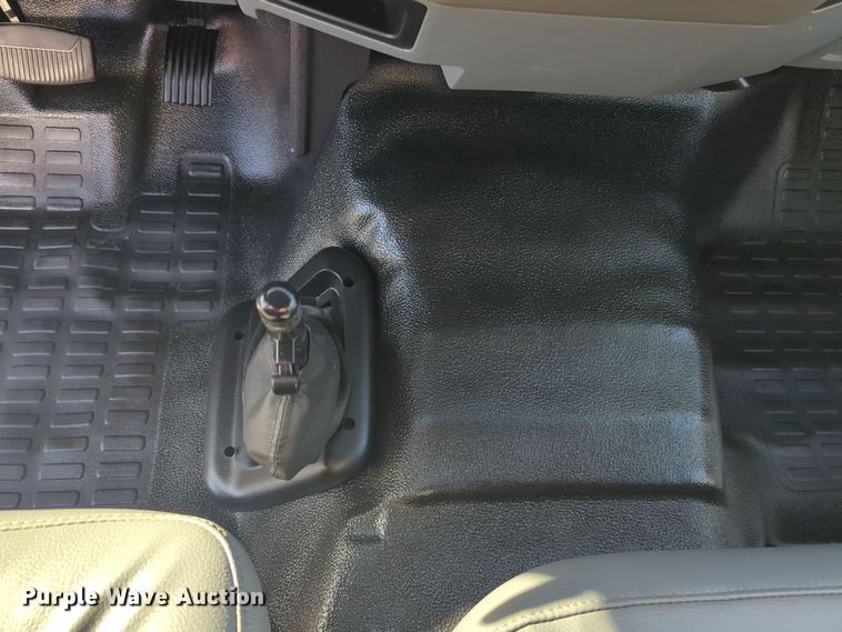 image for item EQ2382 2015 Ford F650 box truck