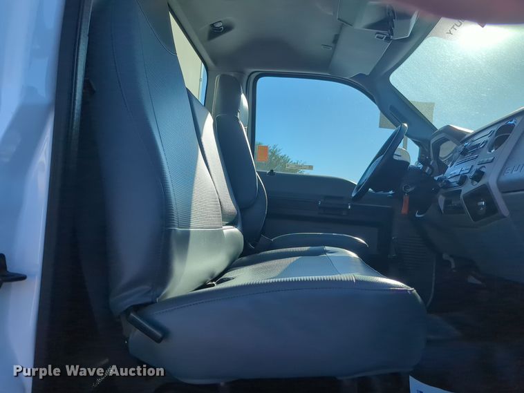 image for item EQ2382 2015 Ford F650 box truck