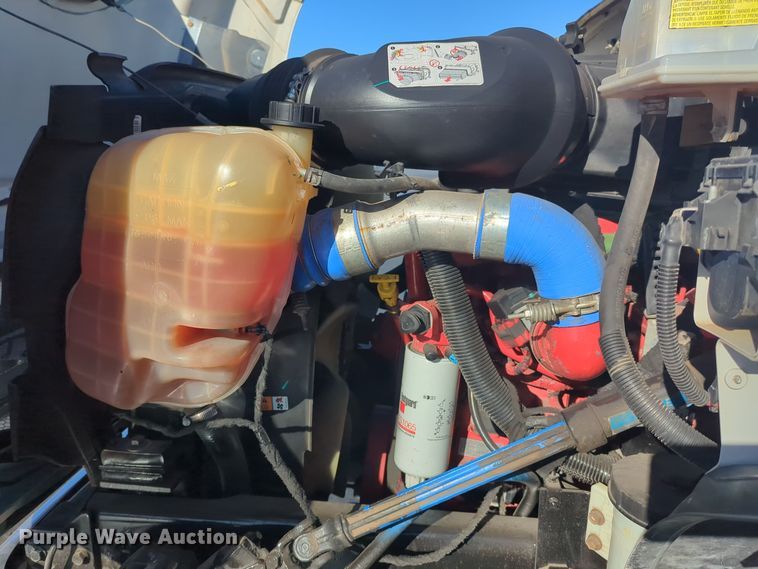 image for item EQ2382 2015 Ford F650 box truck