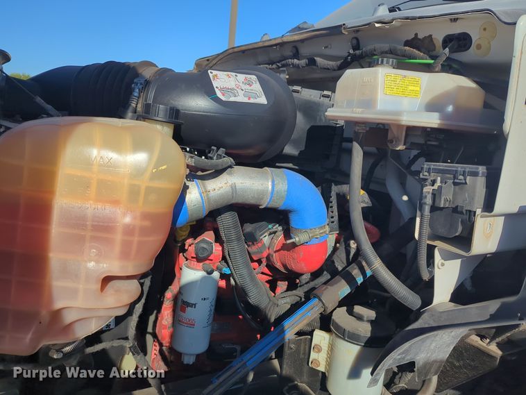 image for item EQ2382 2015 Ford F650 box truck