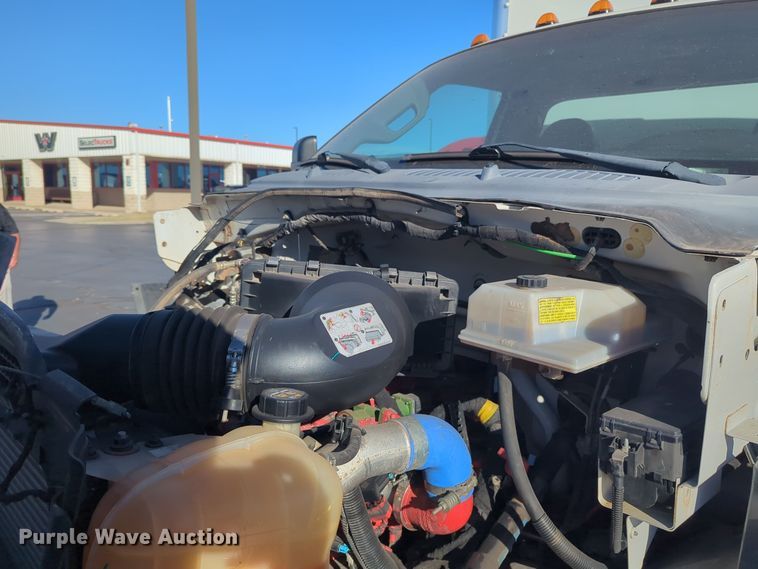 image for item EQ2382 2015 Ford F650 box truck