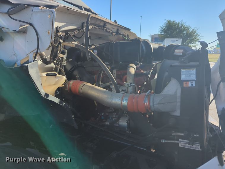 image for item EQ2382 2015 Ford F650 box truck