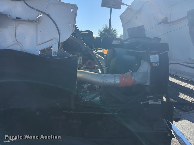 image for item EQ2382 2015 Ford F650 box truck