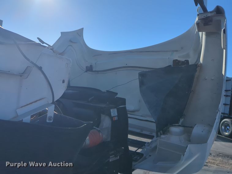 image for item EQ2382 2015 Ford F650 box truck