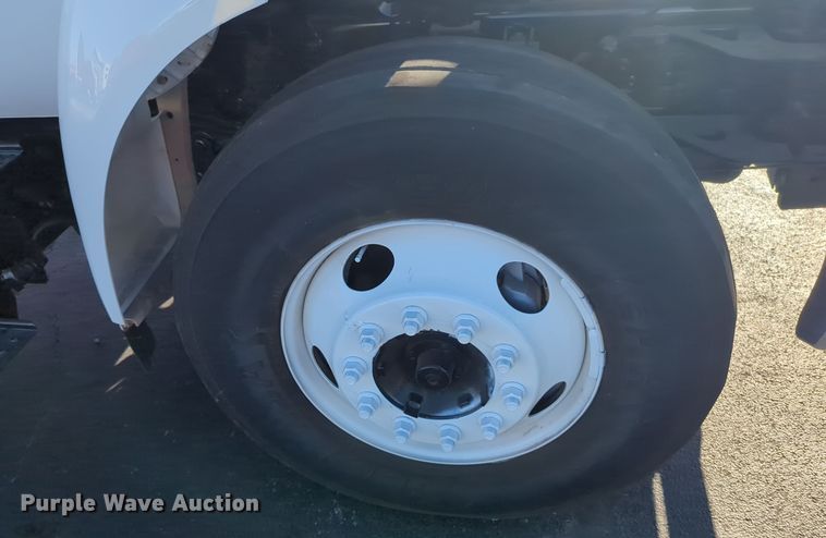 image for item EQ2382 2015 Ford F650 box truck