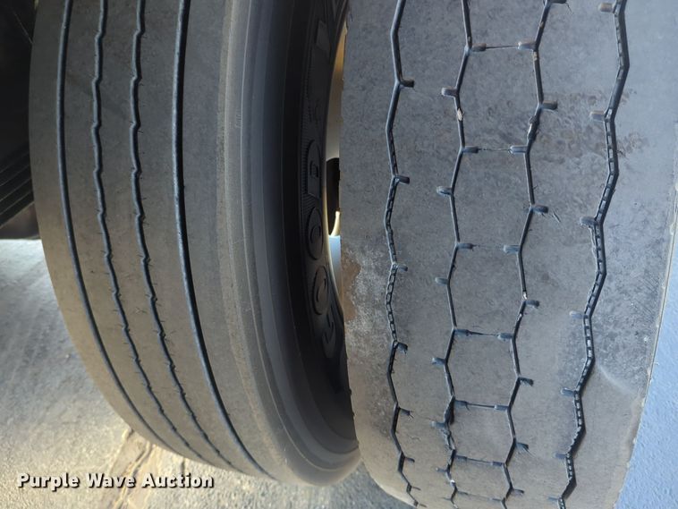 image for item EQ2382 2015 Ford F650 box truck