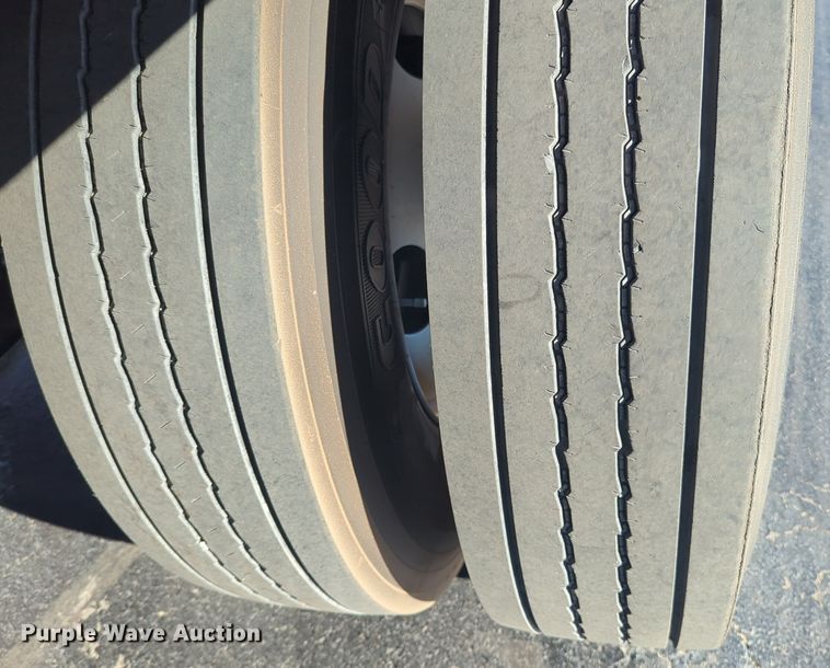 image for item EQ2382 2015 Ford F650 box truck