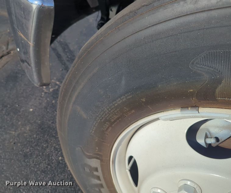 image for item EQ2382 2015 Ford F650 box truck