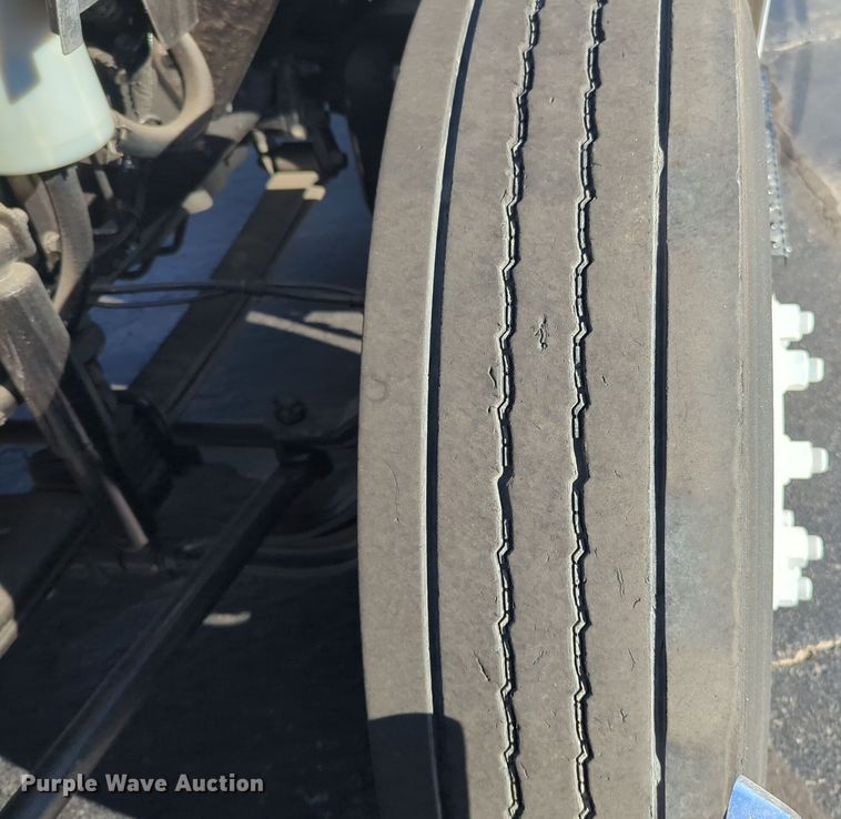 image for item EQ2382 2015 Ford F650 box truck