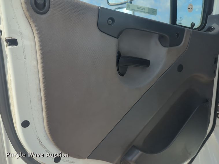 image for item EQ2388 2015 Freightliner Business Class M2 box truck