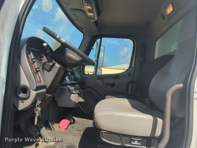 image for item EQ2388 2015 Freightliner Business Class M2 box truck