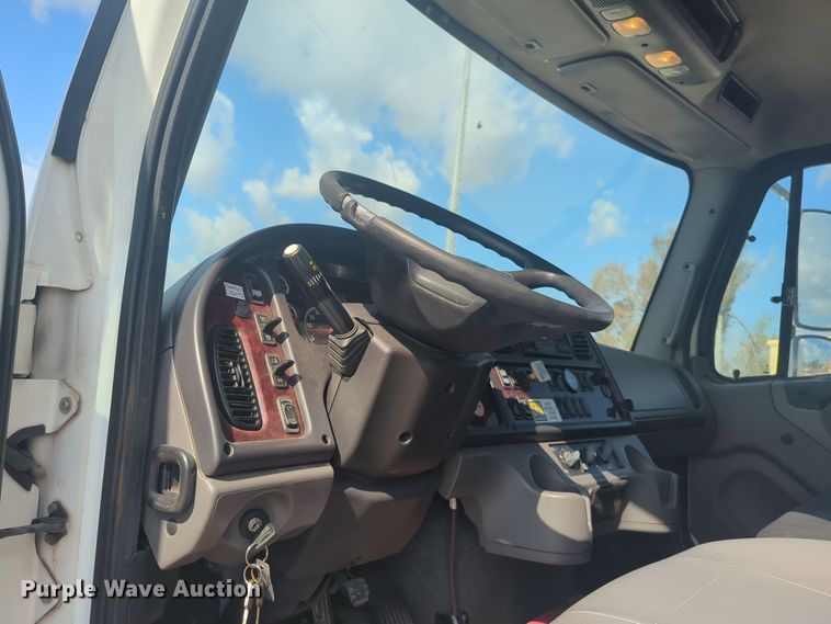 image for item EQ2388 2015 Freightliner Business Class M2 box truck