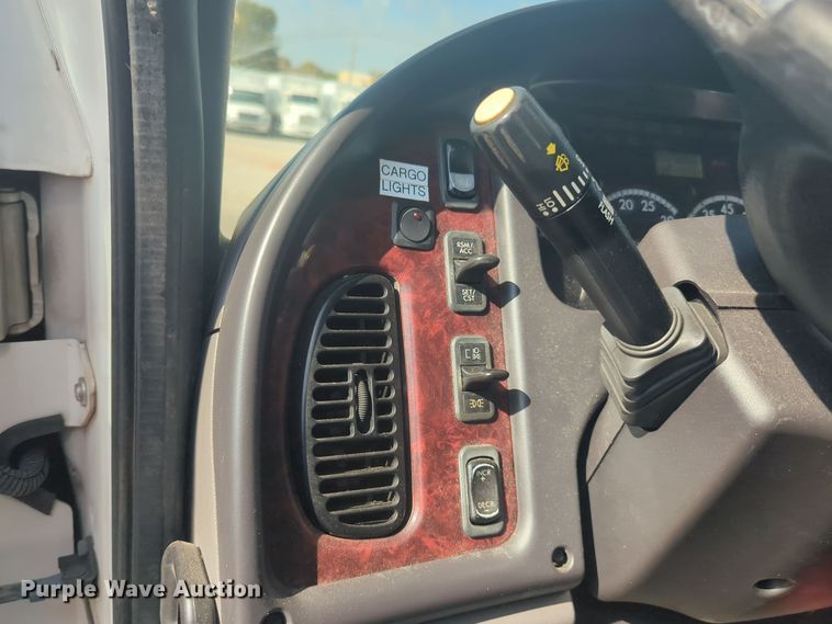 image for item EQ2388 2015 Freightliner Business Class M2 box truck