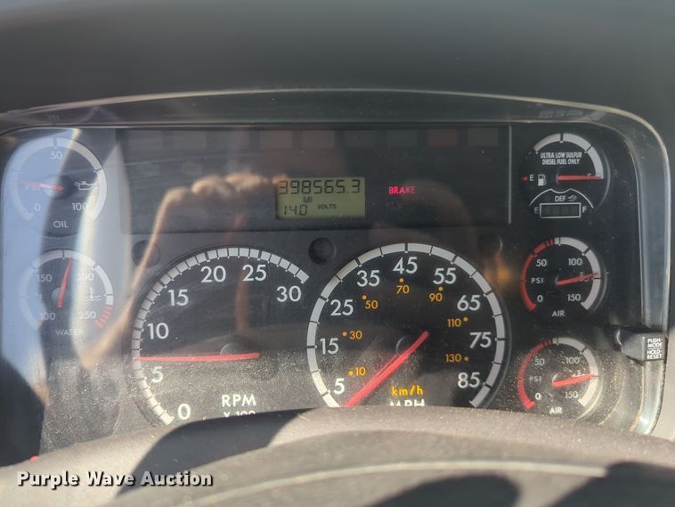 image for item EQ2388 2015 Freightliner Business Class M2 box truck