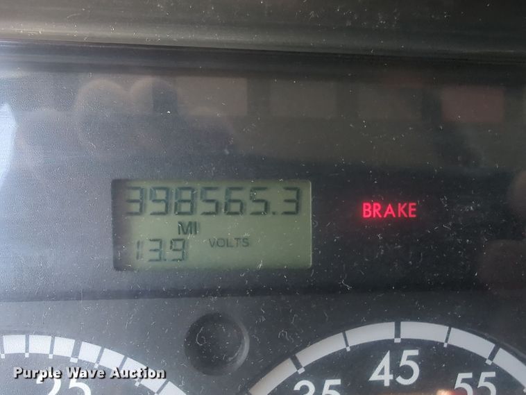 image for item EQ2388 2015 Freightliner Business Class M2 box truck