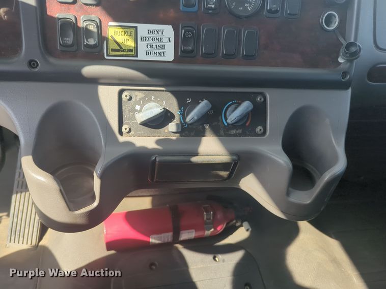 image for item EQ2388 2015 Freightliner Business Class M2 box truck