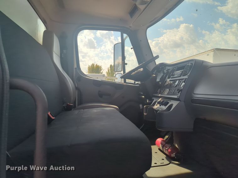 image for item EQ2388 2015 Freightliner Business Class M2 box truck