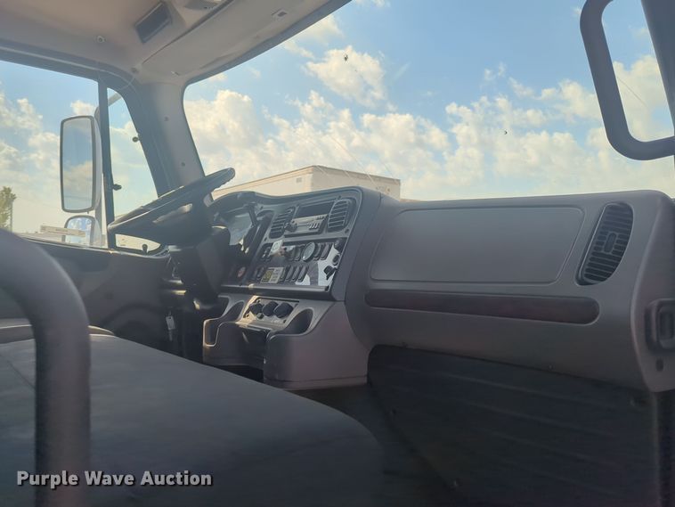 image for item EQ2388 2015 Freightliner Business Class M2 box truck