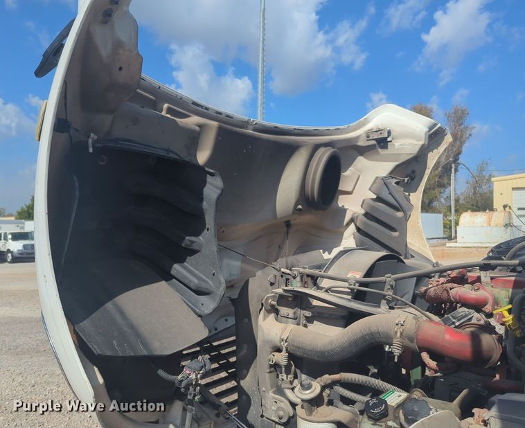 image for item EQ2388 2015 Freightliner Business Class M2 box truck