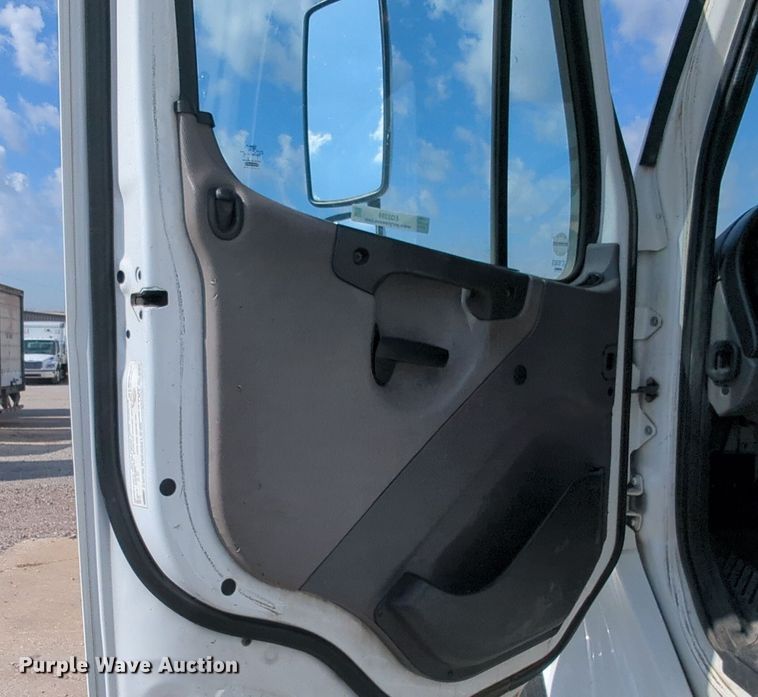 image for item EQ2389 2016 Freightliner Business Class M2 box truck