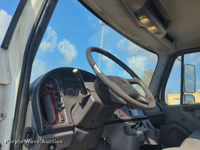 image for item EQ2389 2016 Freightliner Business Class M2 box truck