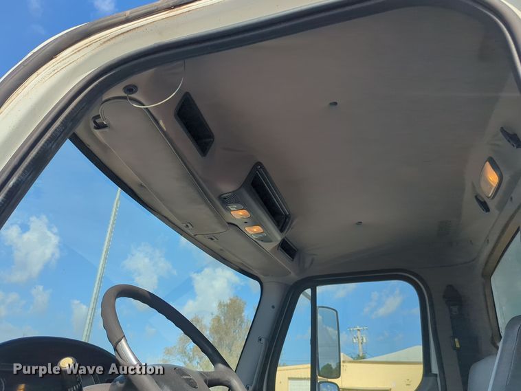 image for item EQ2389 2016 Freightliner Business Class M2 box truck