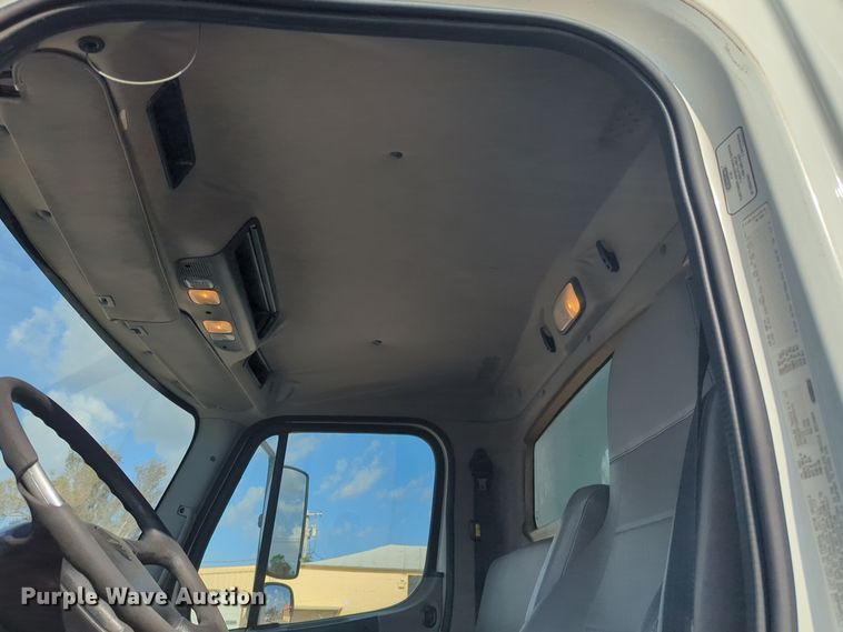 image for item EQ2389 2016 Freightliner Business Class M2 box truck