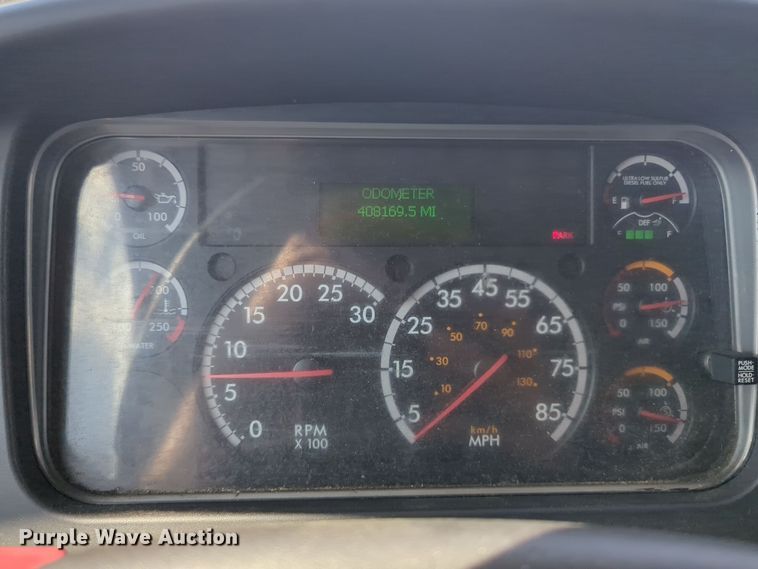 image for item EQ2389 2016 Freightliner Business Class M2 box truck