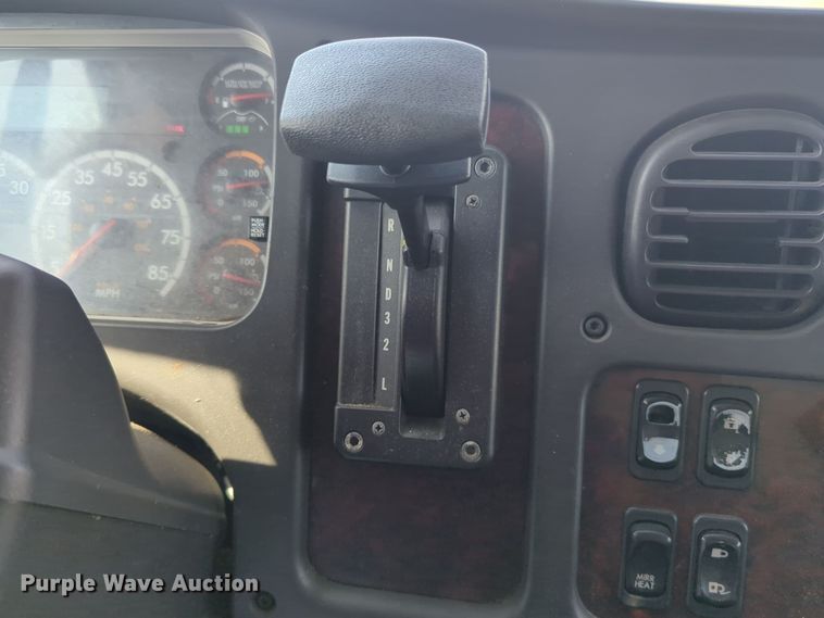 image for item EQ2389 2016 Freightliner Business Class M2 box truck