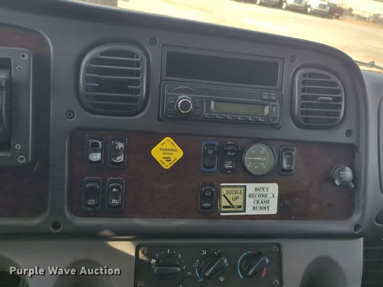 image for item EQ2389 2016 Freightliner Business Class M2 box truck