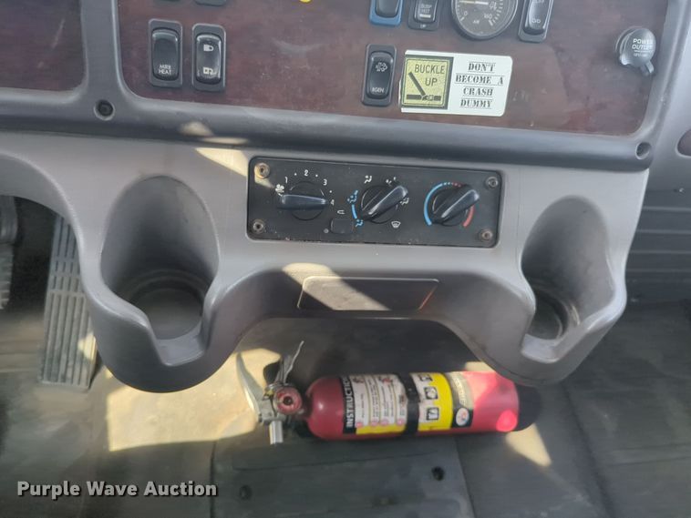 image for item EQ2389 2016 Freightliner Business Class M2 box truck