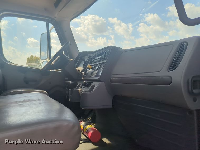 image for item EQ2389 2016 Freightliner Business Class M2 box truck