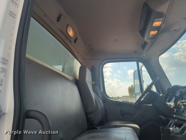 image for item EQ2389 2016 Freightliner Business Class M2 box truck